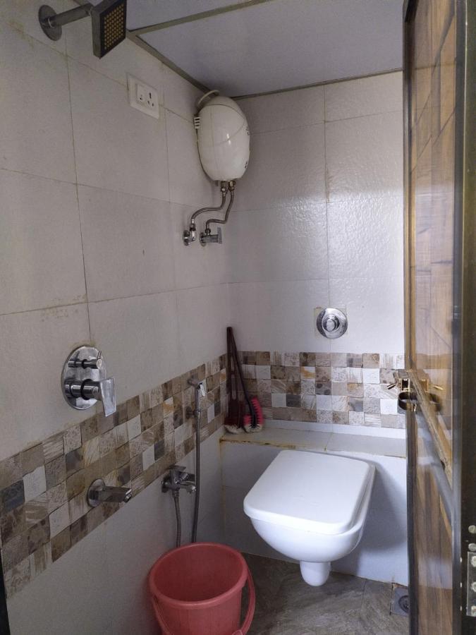 Super Dormitory Ac Deluxe Mumbai Bagian luar foto