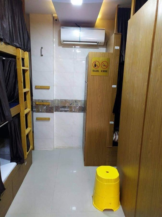 Super Dormitory Ac Deluxe Mumbai Bagian luar foto